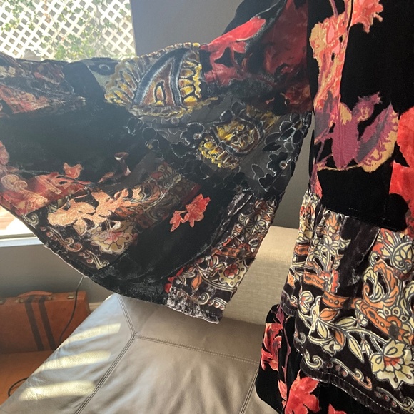 John Mark Velvet Burnout Sheer Bell Sleeve Top Hippie Boho Floral Black Pink M - Picture 6 of 9